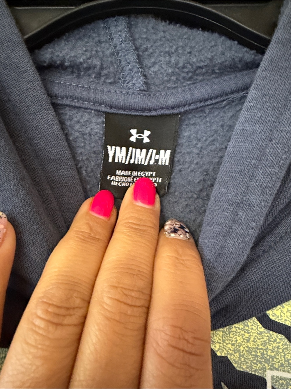 Under Armour Navy Blue Hoodie with Mountain Graphic - Picture 3 of 3